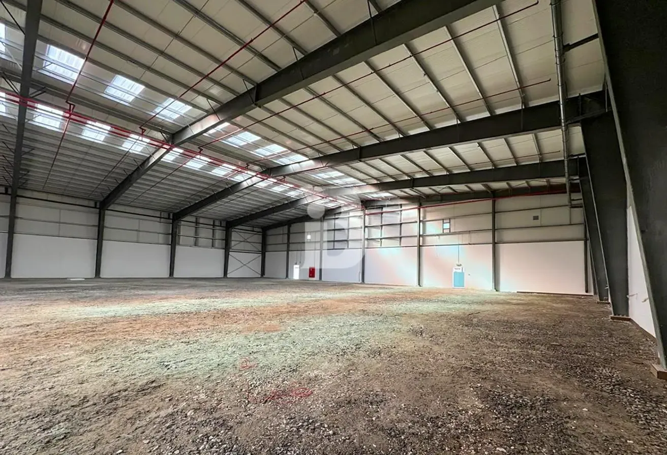 BRAND NEW WAREHOUSE | 320KW | LOADING BAYS