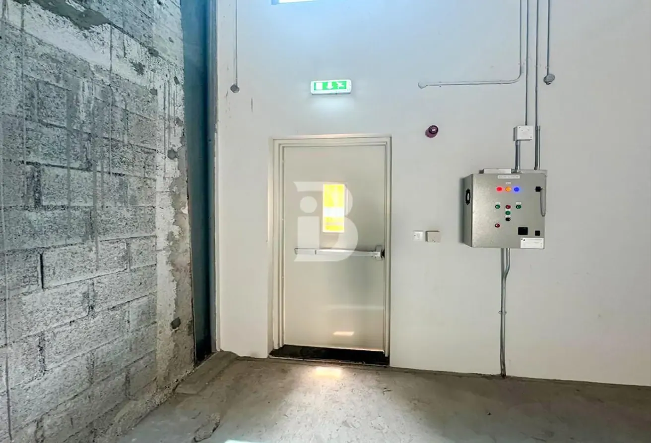 BRAND NEW WAREHOUSE | 320KW | LOADING BAYS