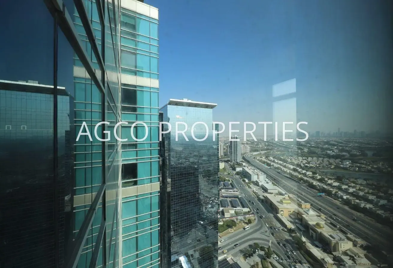Lake Views | Vacant | High Floor