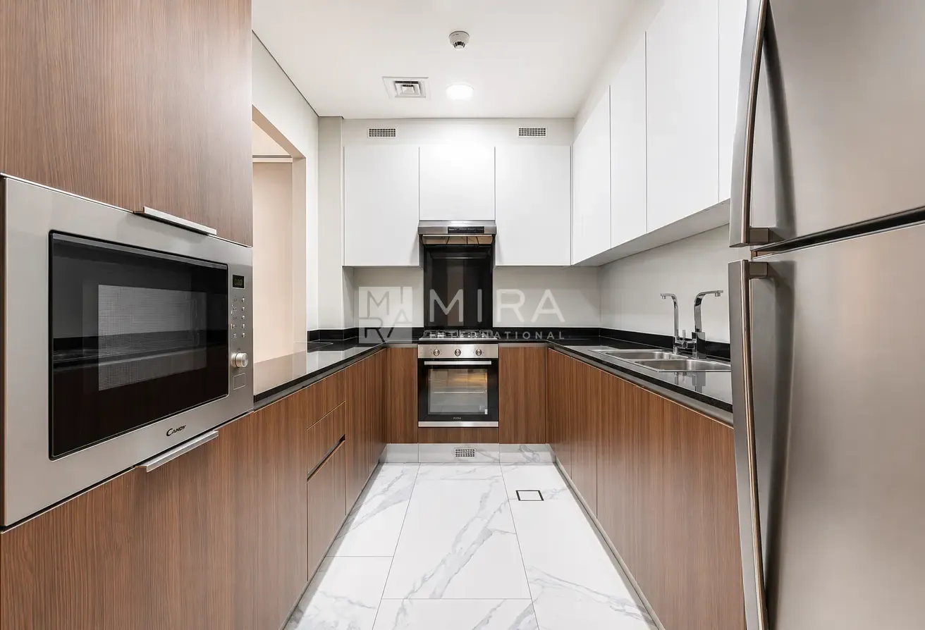 Fully Furnished I Luxury High Floor I Skyline View