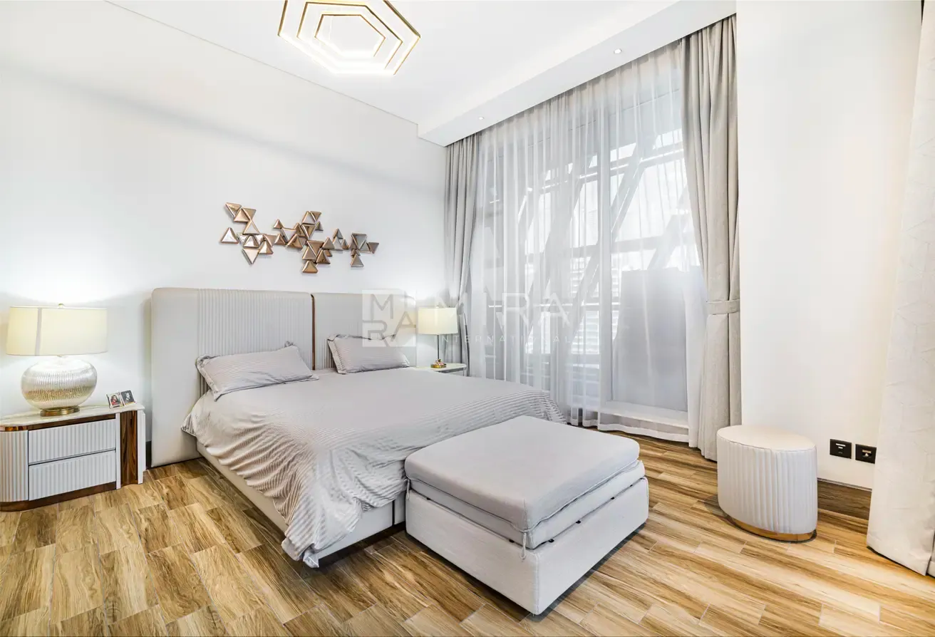 Fully Furnished I Luxury High Floor I Skyline View