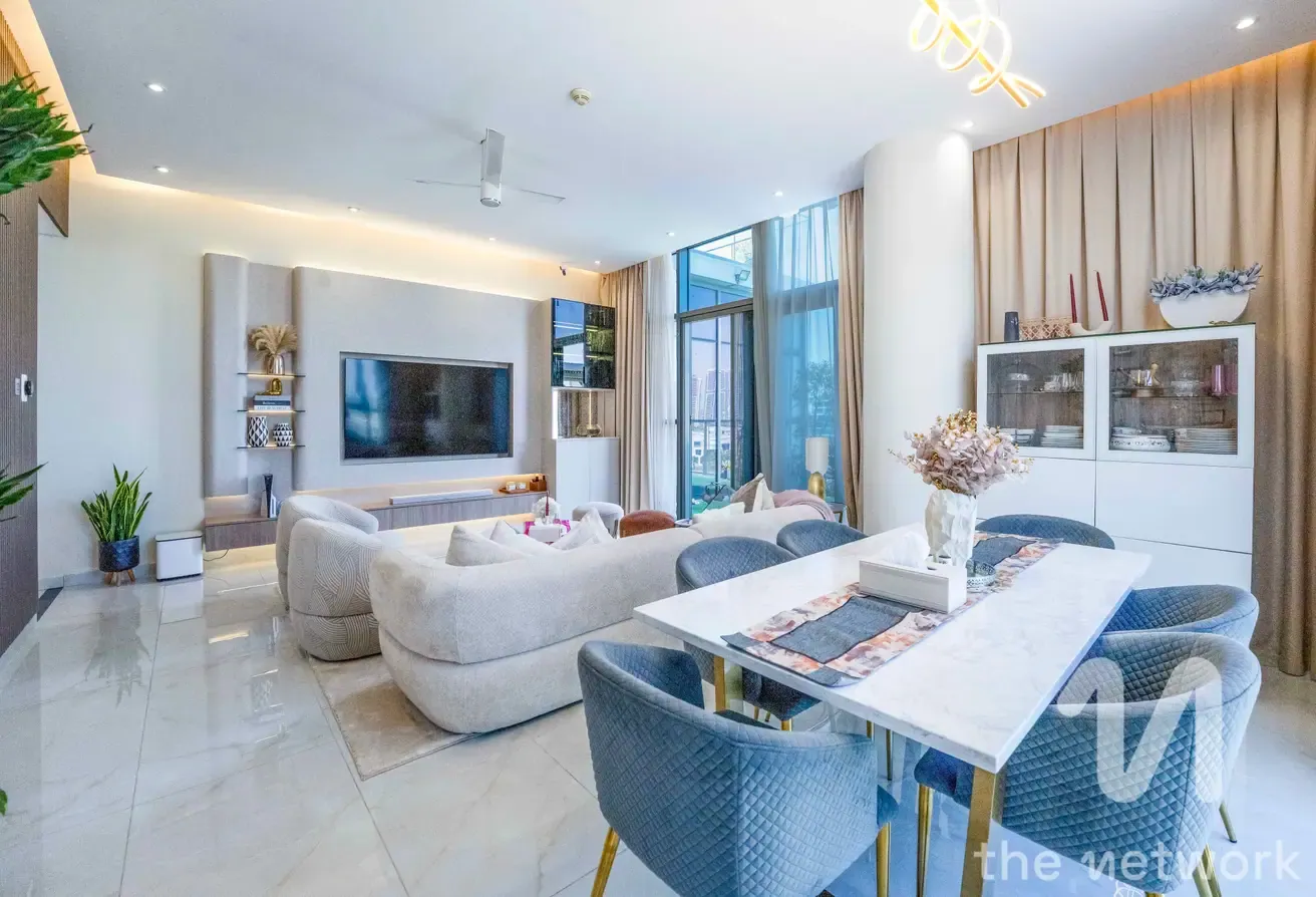 Golf Course View | Upgraded | Vacant