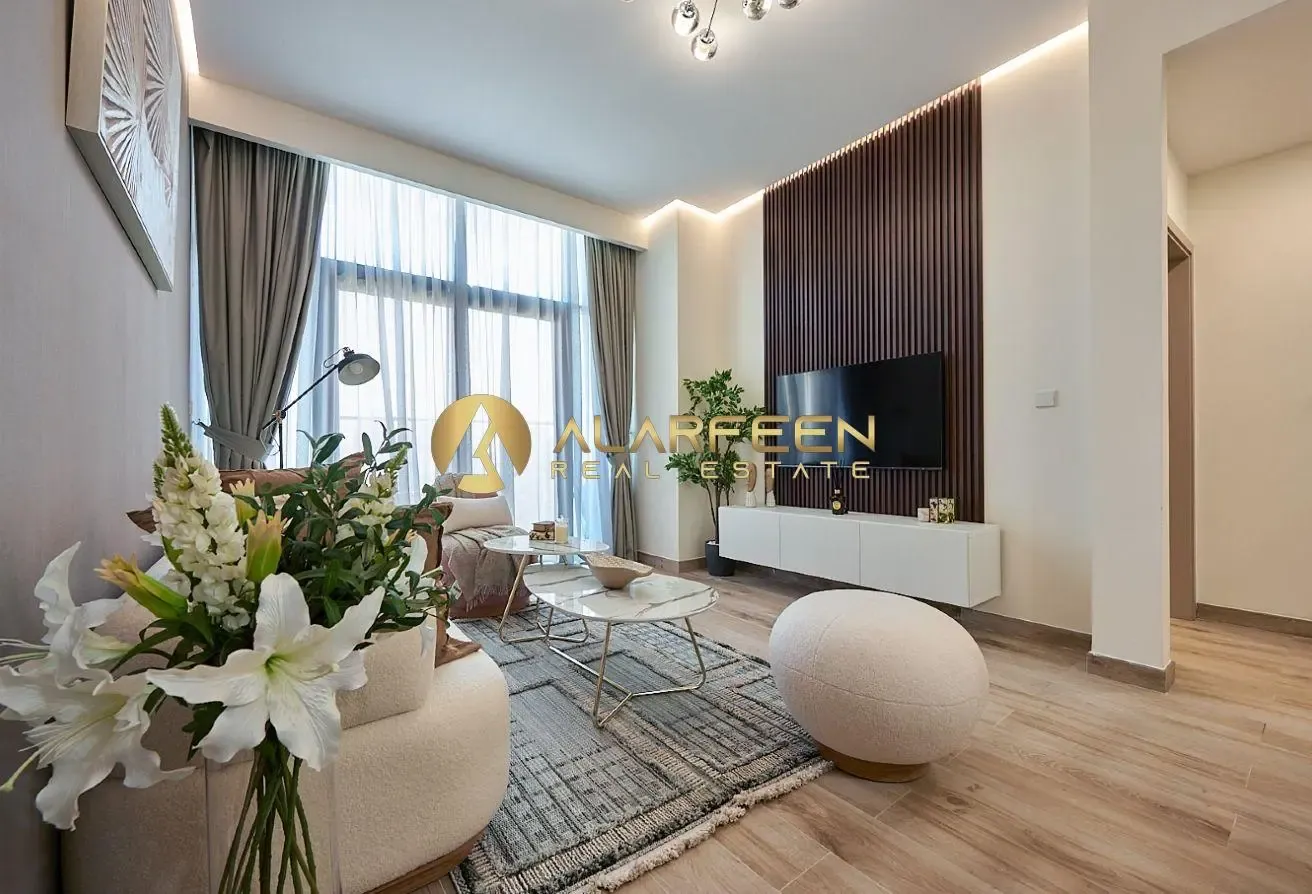 Spacious 1 B/R | Corner Unit  | Blow OP | Balcony