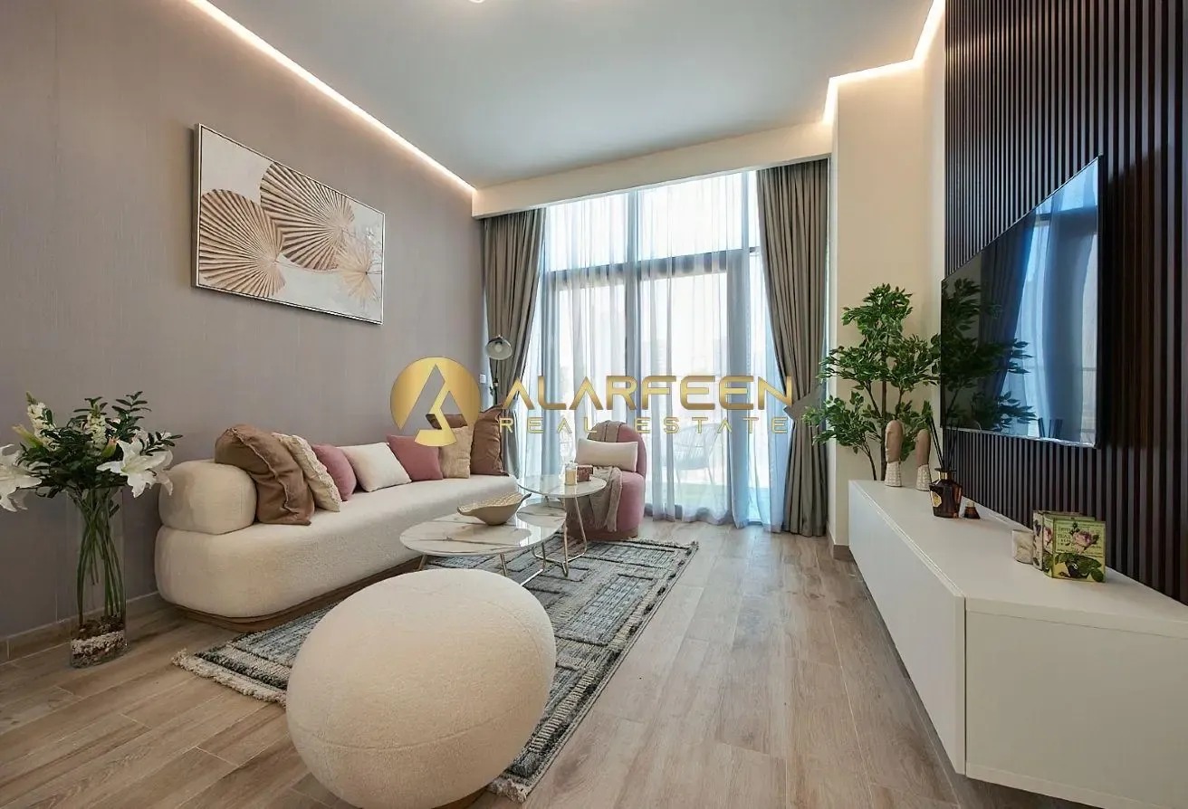 Spacious 1 B/R | Corner Unit  | Blow OP | Balcony