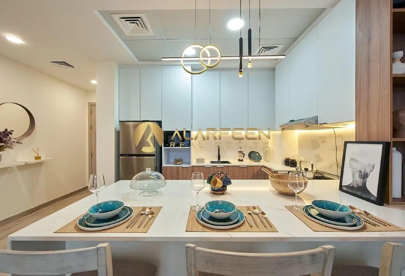 Spacious 1 B/R | Corner Unit  | Blow OP | Balcony