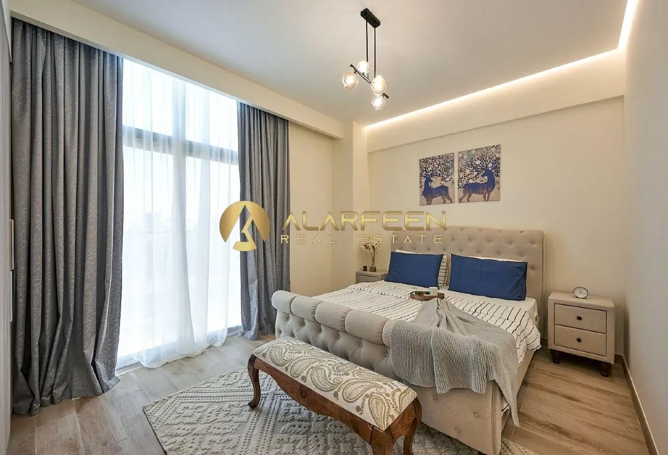 Spacious 1 B/R | Corner Unit  | Blow OP | Balcony