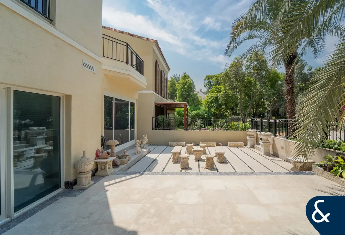 Vacant Townhouse | Amazing Location | GCMC