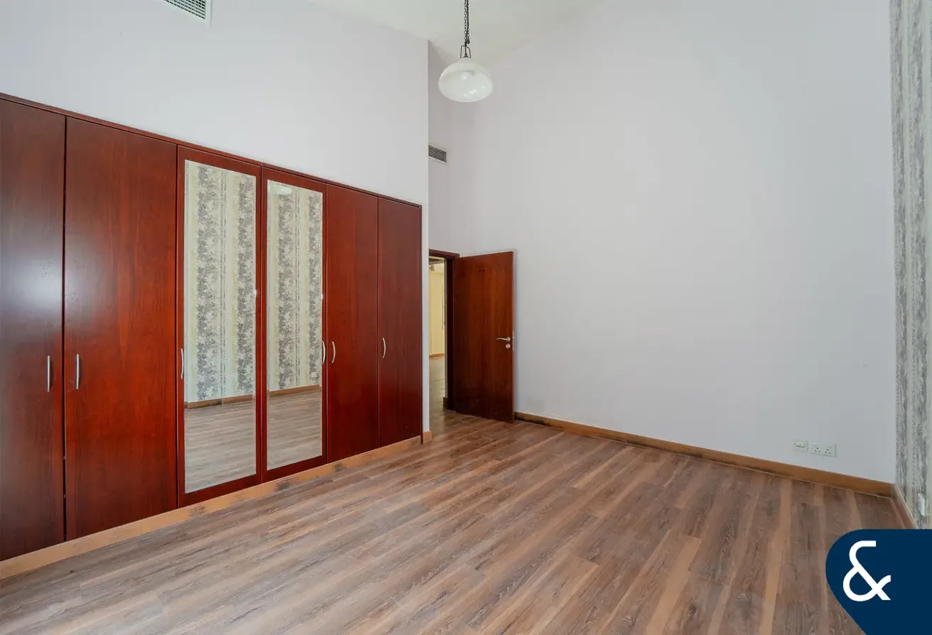 Vacant Townhouse | Amazing Location | GCMC