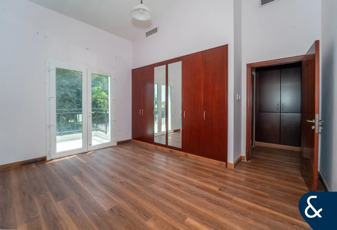 Vacant Townhouse | Amazing Location | GCMC