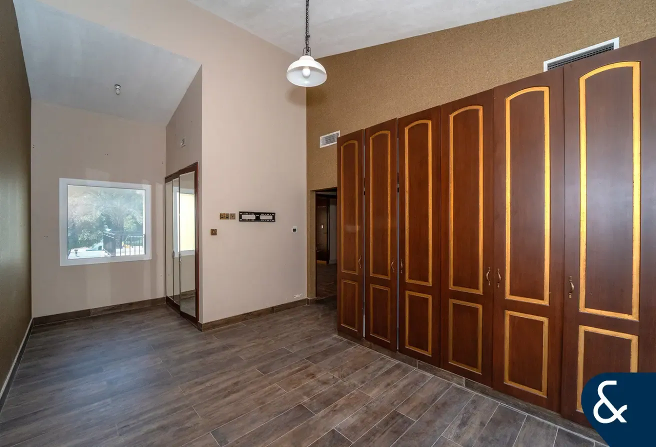 Vacant Townhouse | Amazing Location | GCMC