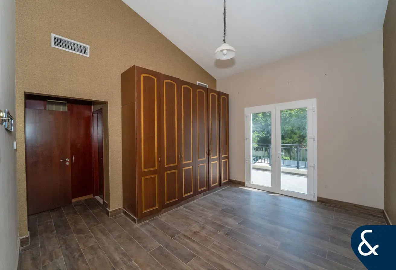 Vacant Townhouse | Amazing Location | GCMC