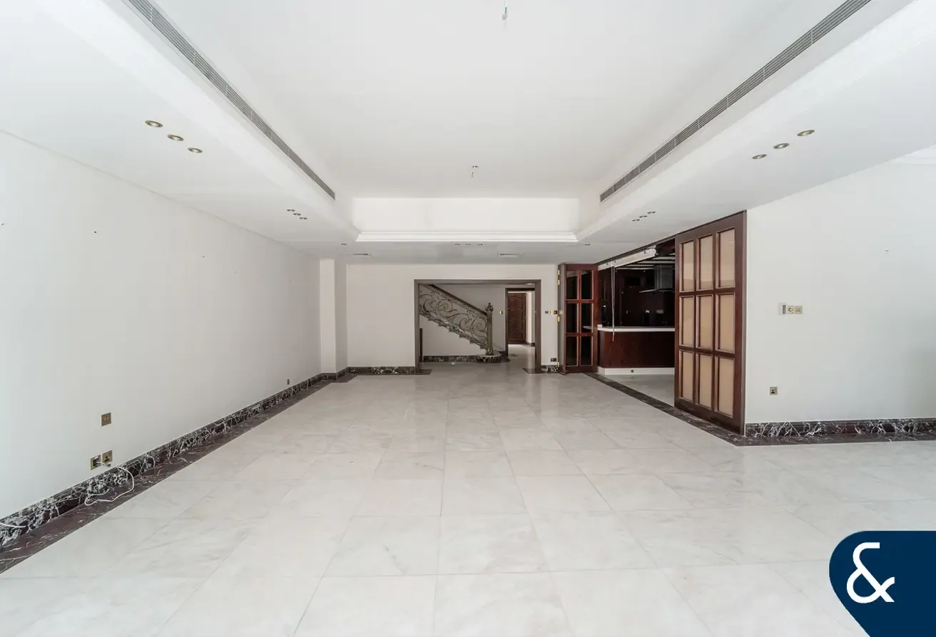 Vacant Townhouse | Amazing Location | GCMC