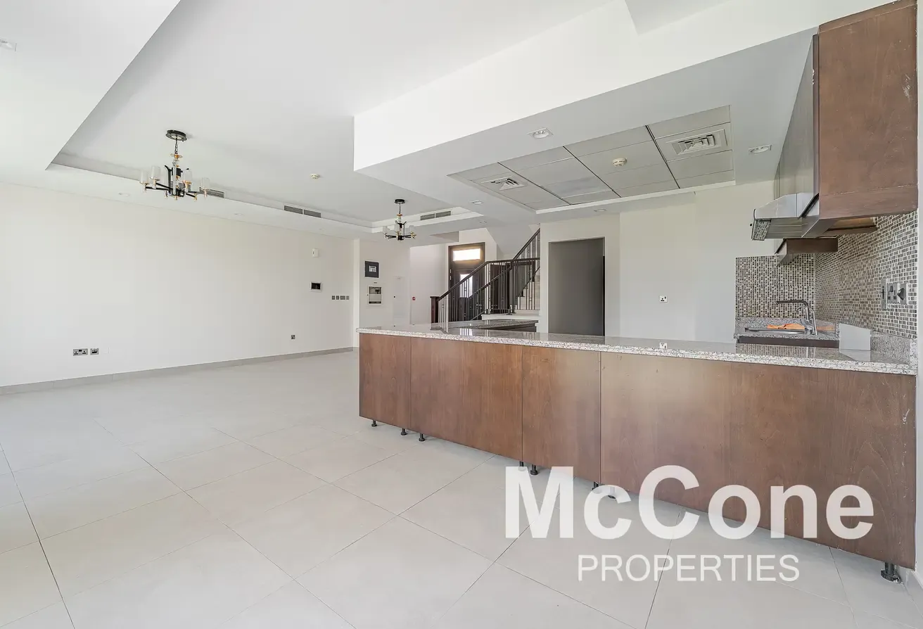 Single Row | Spacious Layout | Vacant