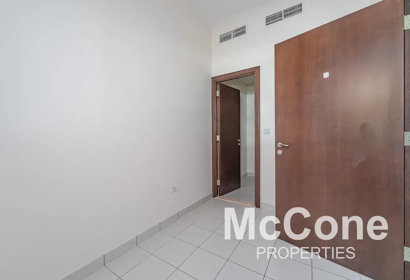 Single Row | Spacious Layout | Vacant