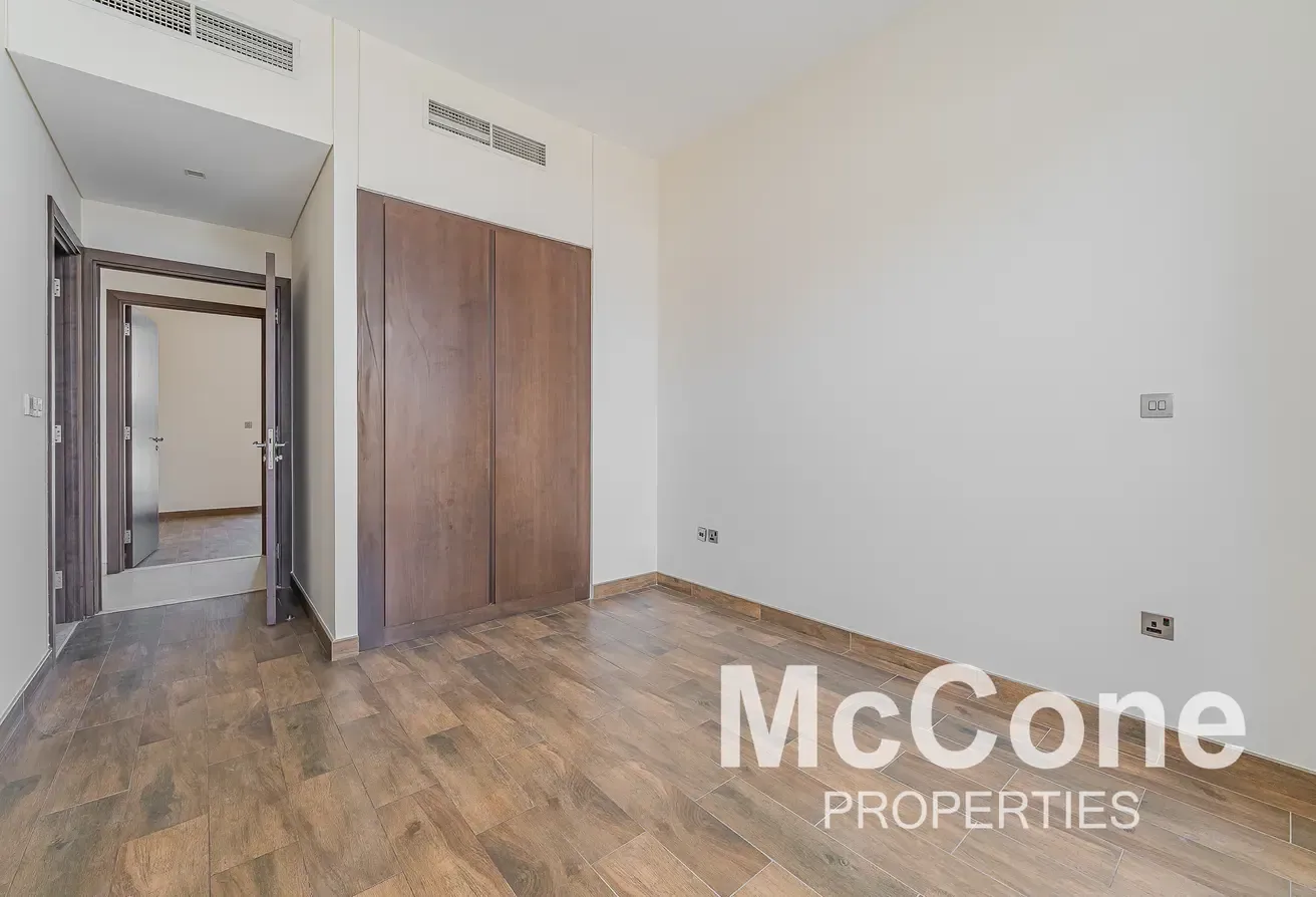 Single Row | Spacious Layout | Vacant