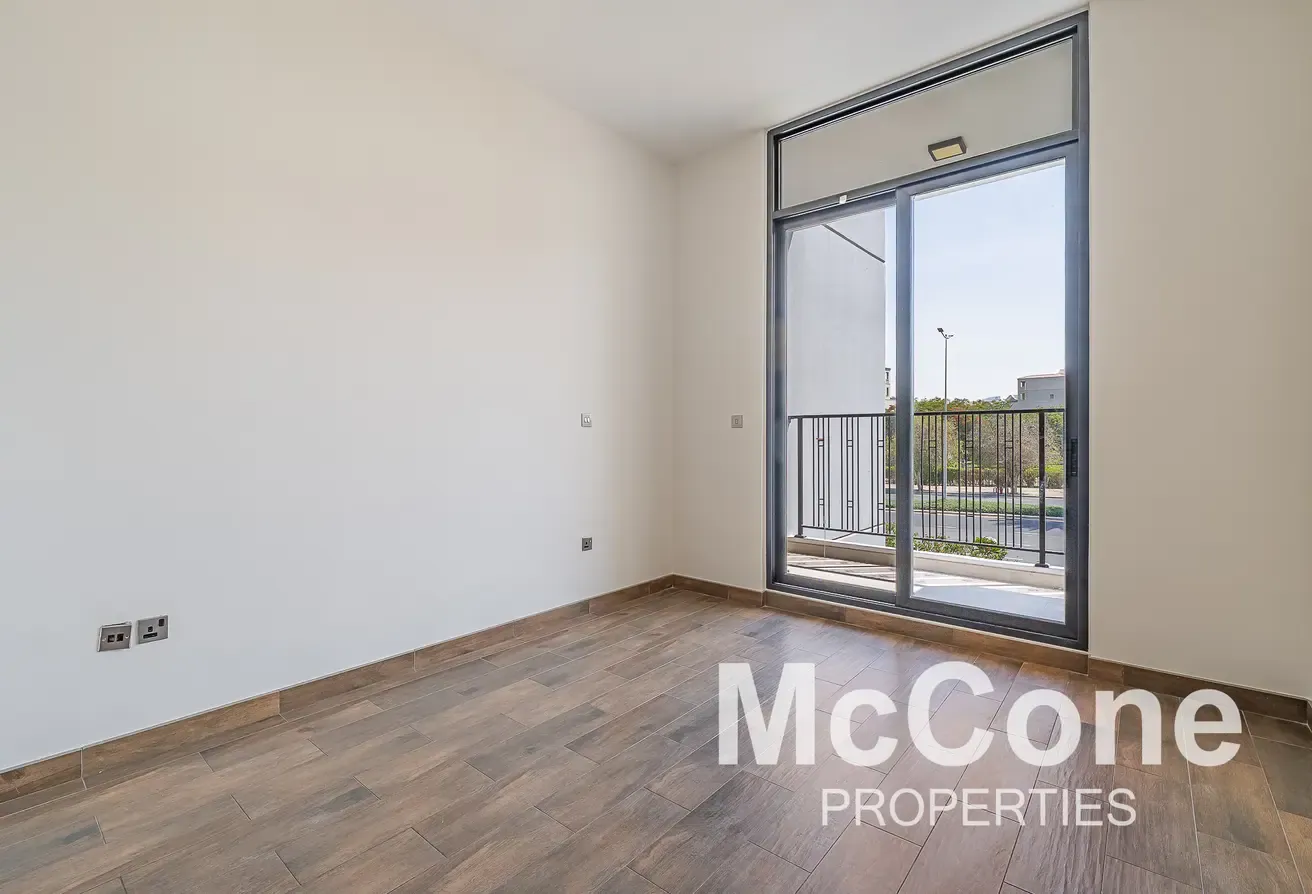 Single Row | Spacious Layout | Vacant