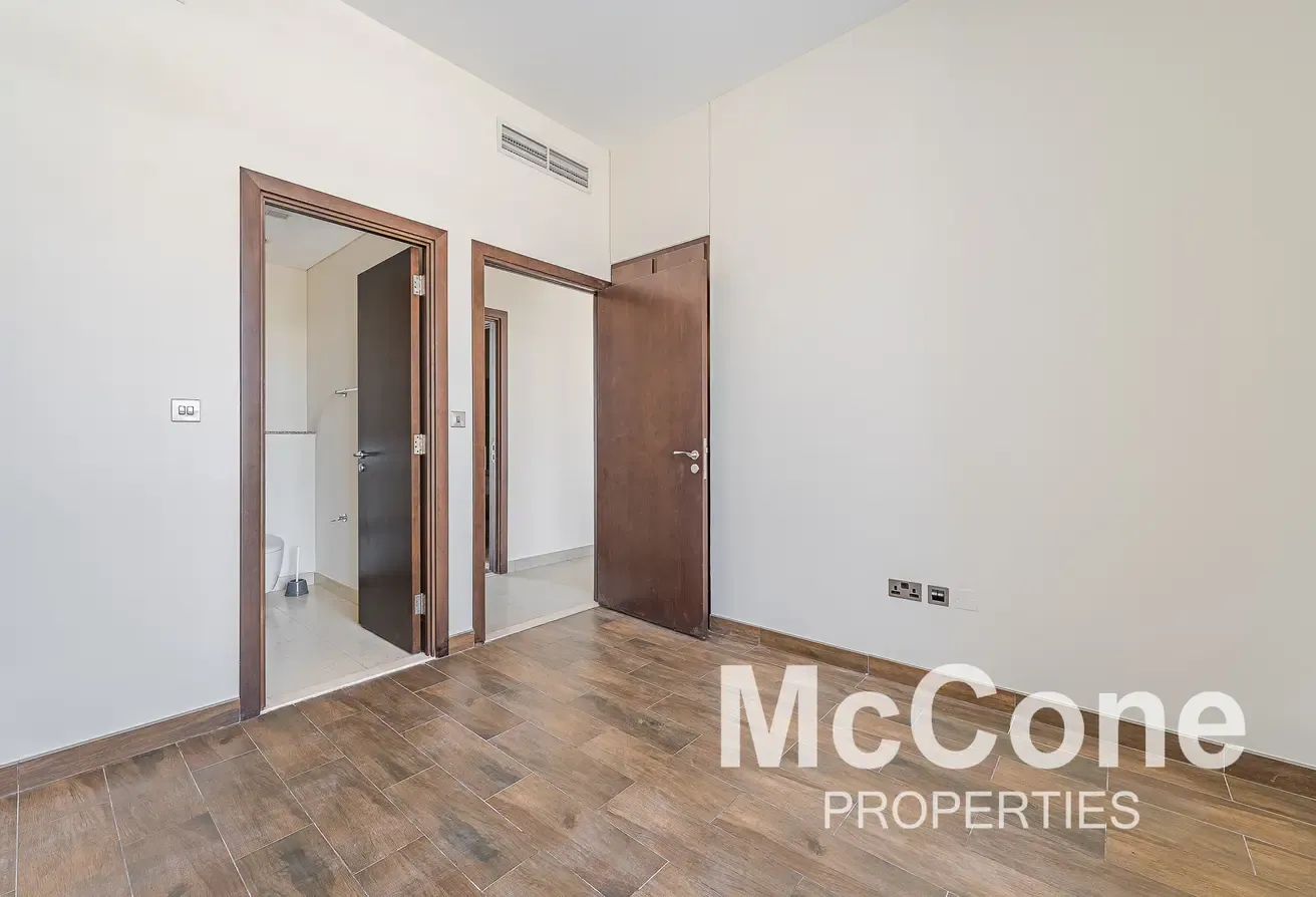 Single Row | Spacious Layout | Vacant