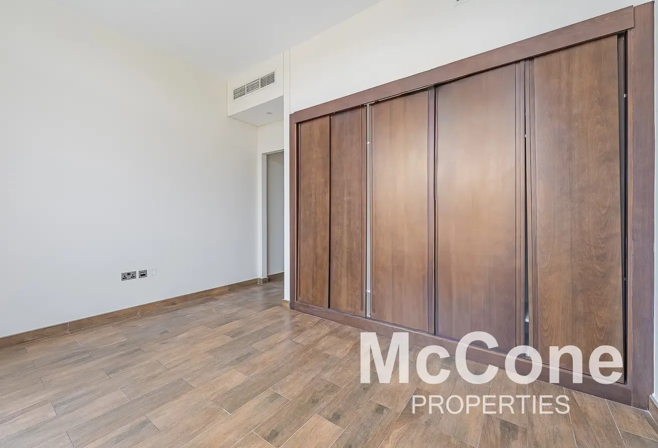 Single Row | Spacious Layout | Vacant