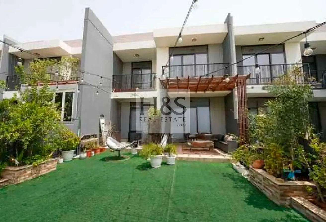 Genuine Resale| Fully Upgraded |Spacious Townhouse