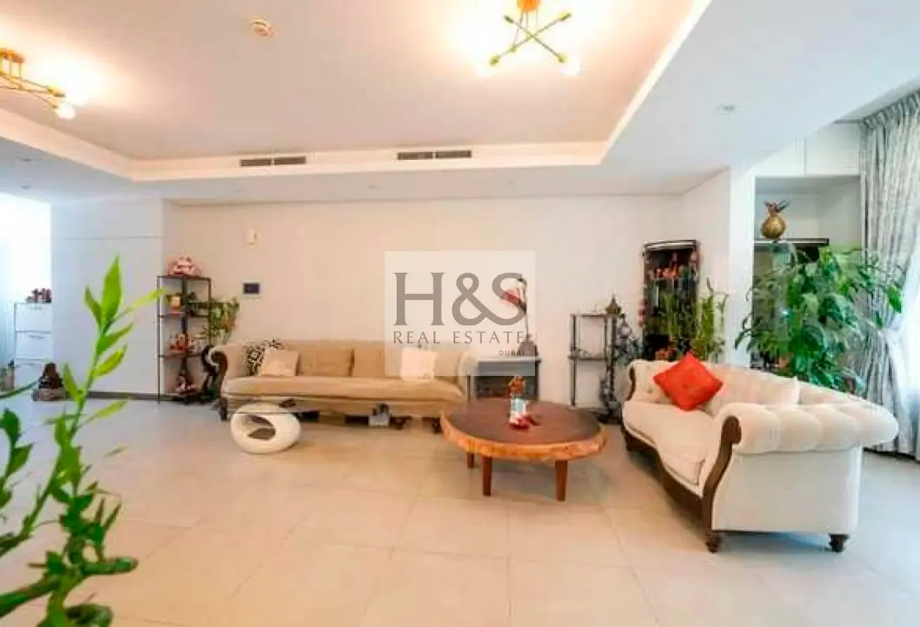 Genuine Resale| Fully Upgraded |Spacious Townhouse
