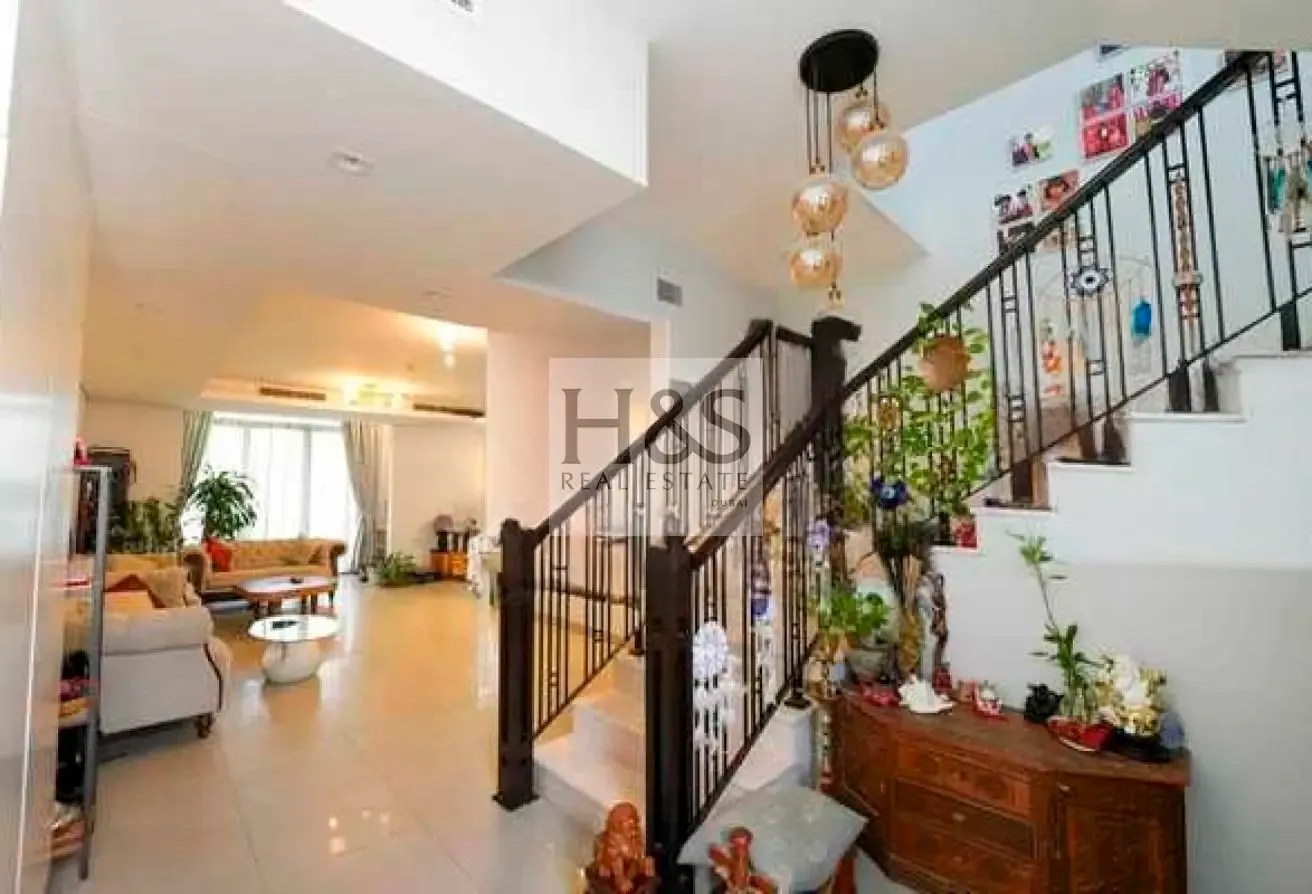 Genuine Resale| Fully Upgraded |Spacious Townhouse