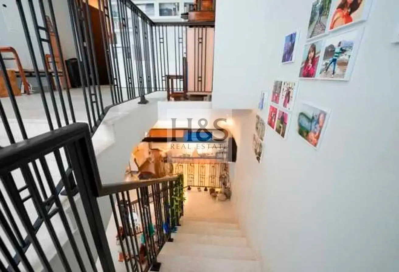 Genuine Resale| Fully Upgraded |Spacious Townhouse