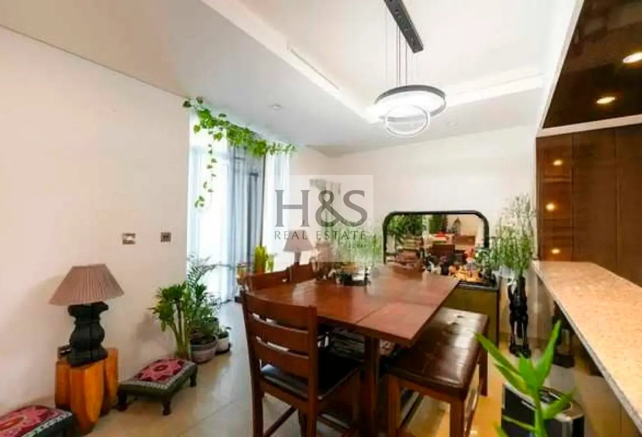 Genuine Resale| Fully Upgraded |Spacious Townhouse