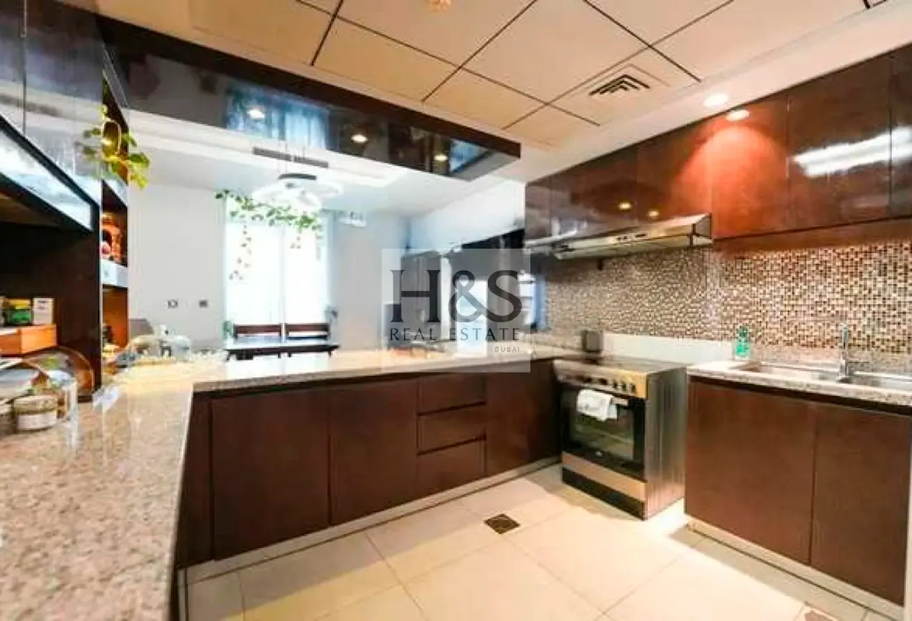 Genuine Resale| Fully Upgraded |Spacious Townhouse