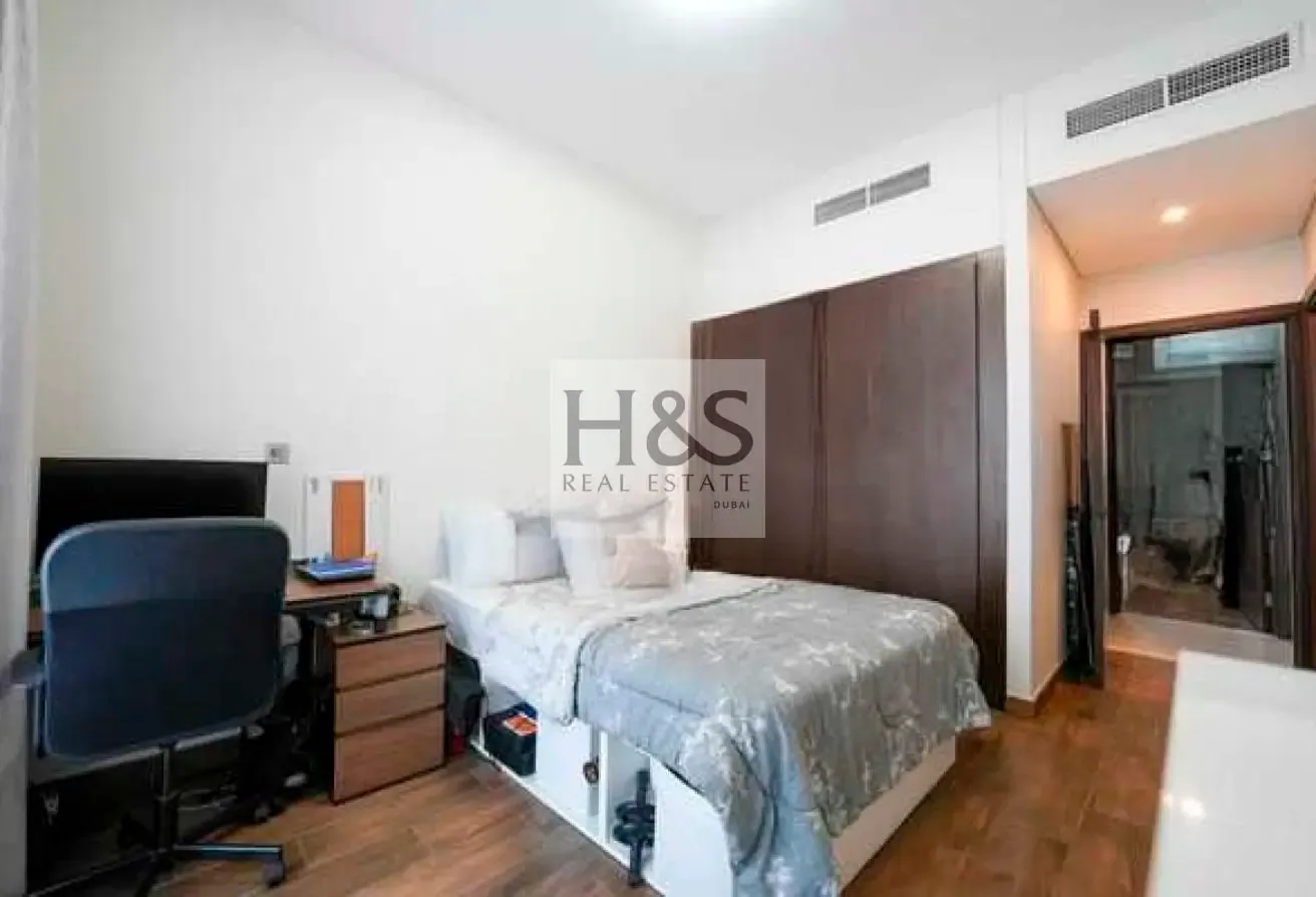 Genuine Resale| Fully Upgraded |Spacious Townhouse