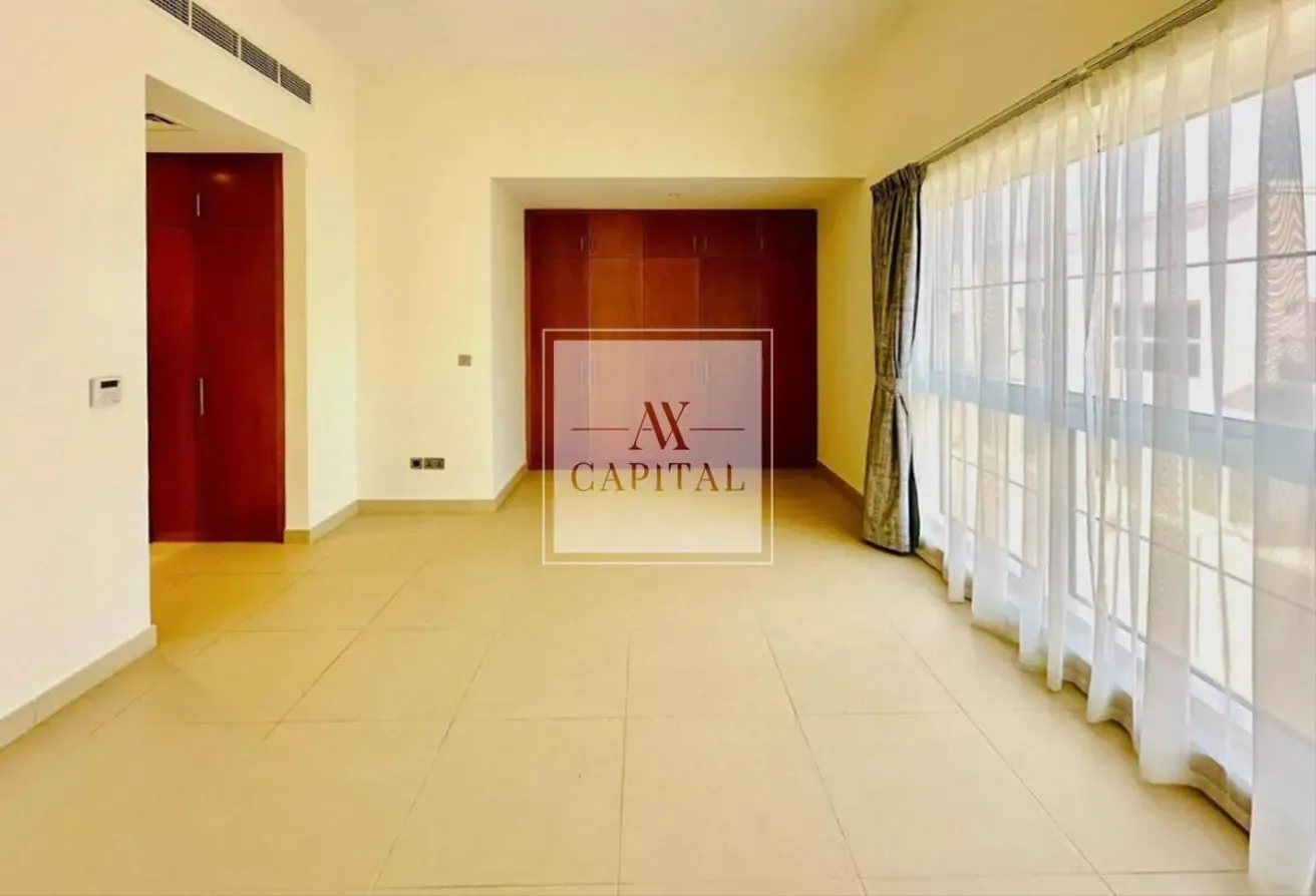 Back to Back | Rented | Middle Unit