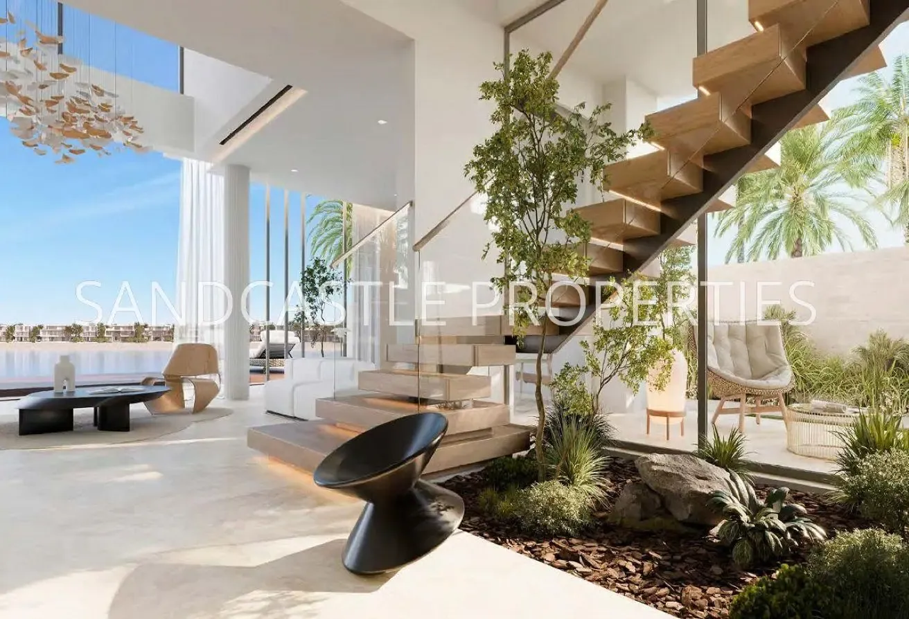 Beachfront | 5 BR Villa | Spacious Layout