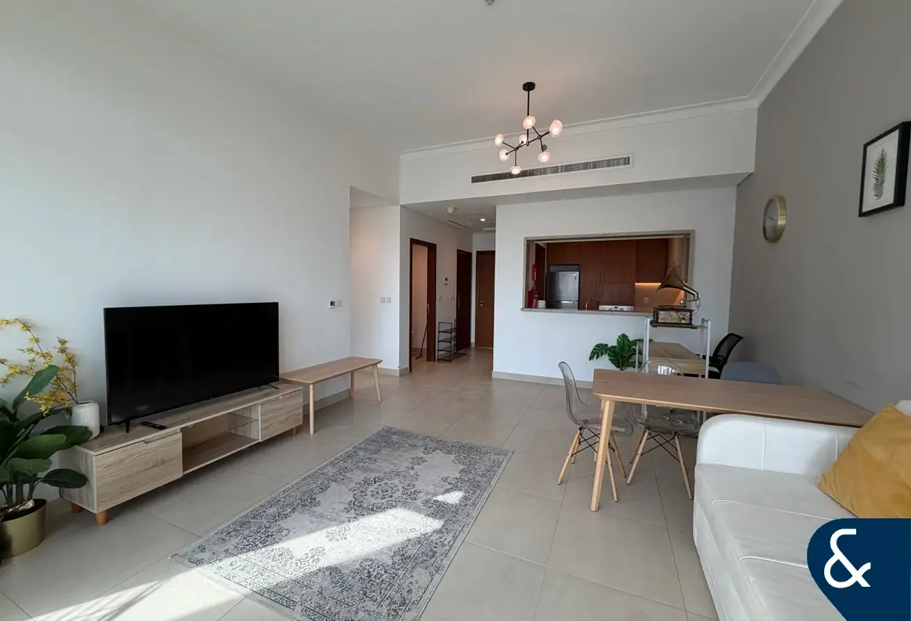 Exclusive | Vacant | Mid Floor | 1 Bedroom