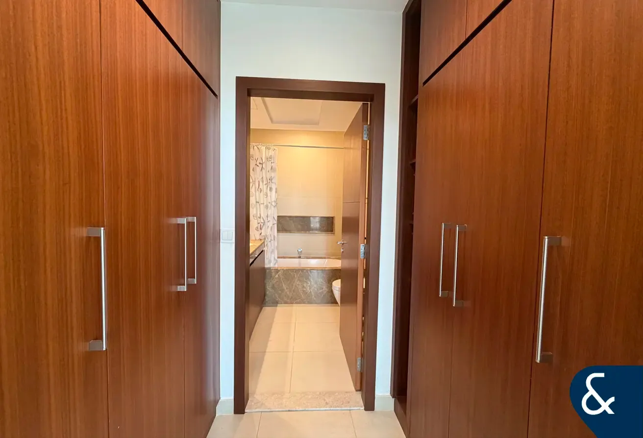 Exclusive | Vacant | Mid Floor | 1 Bedroom