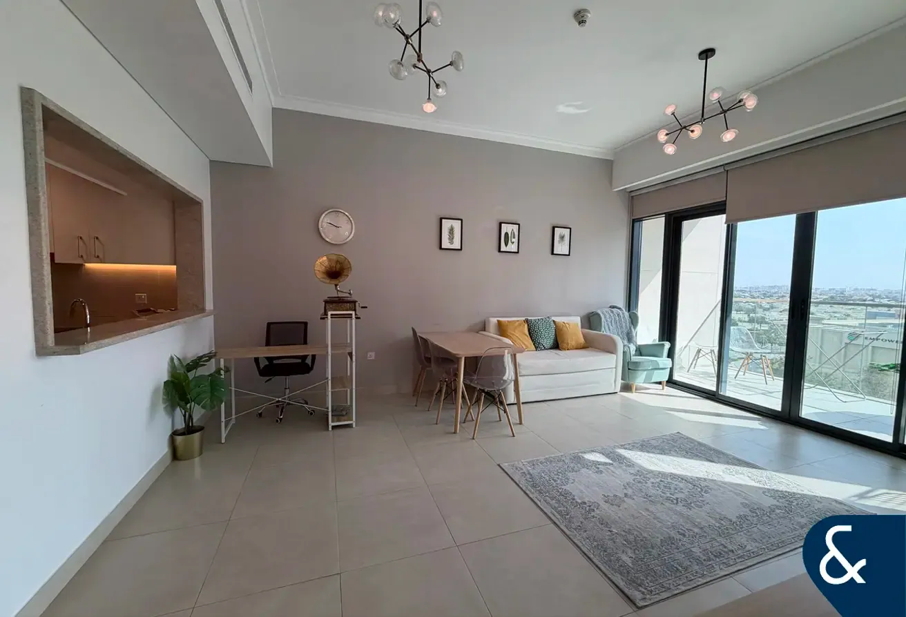 Exclusive | Vacant | Mid Floor | 1 Bedroom