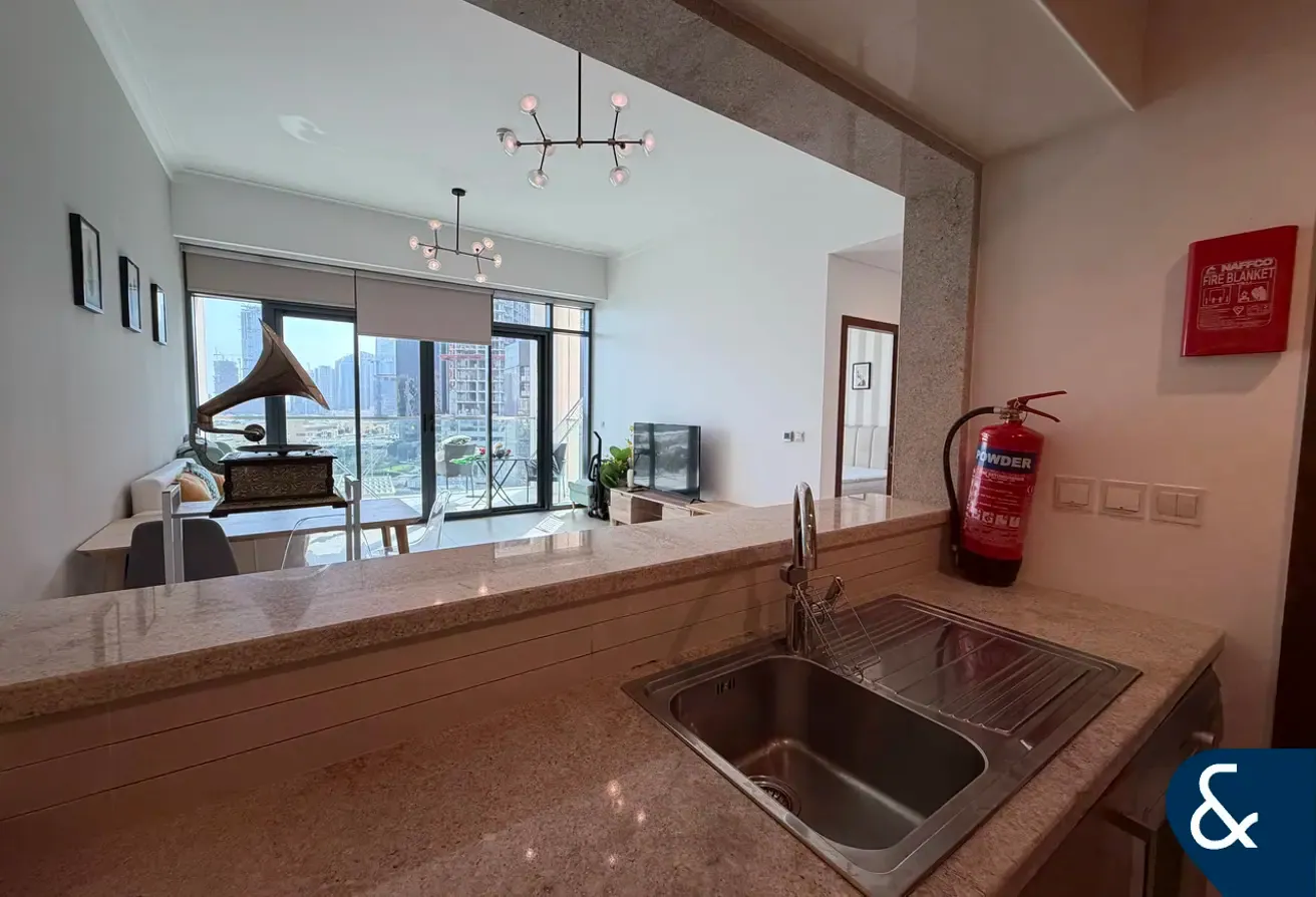 Exclusive | Vacant | Mid Floor | 1 Bedroom