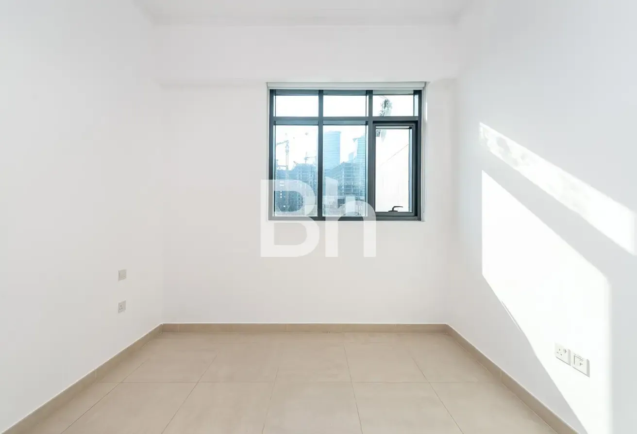 Additional parking space |Marina Skyline view |VOT