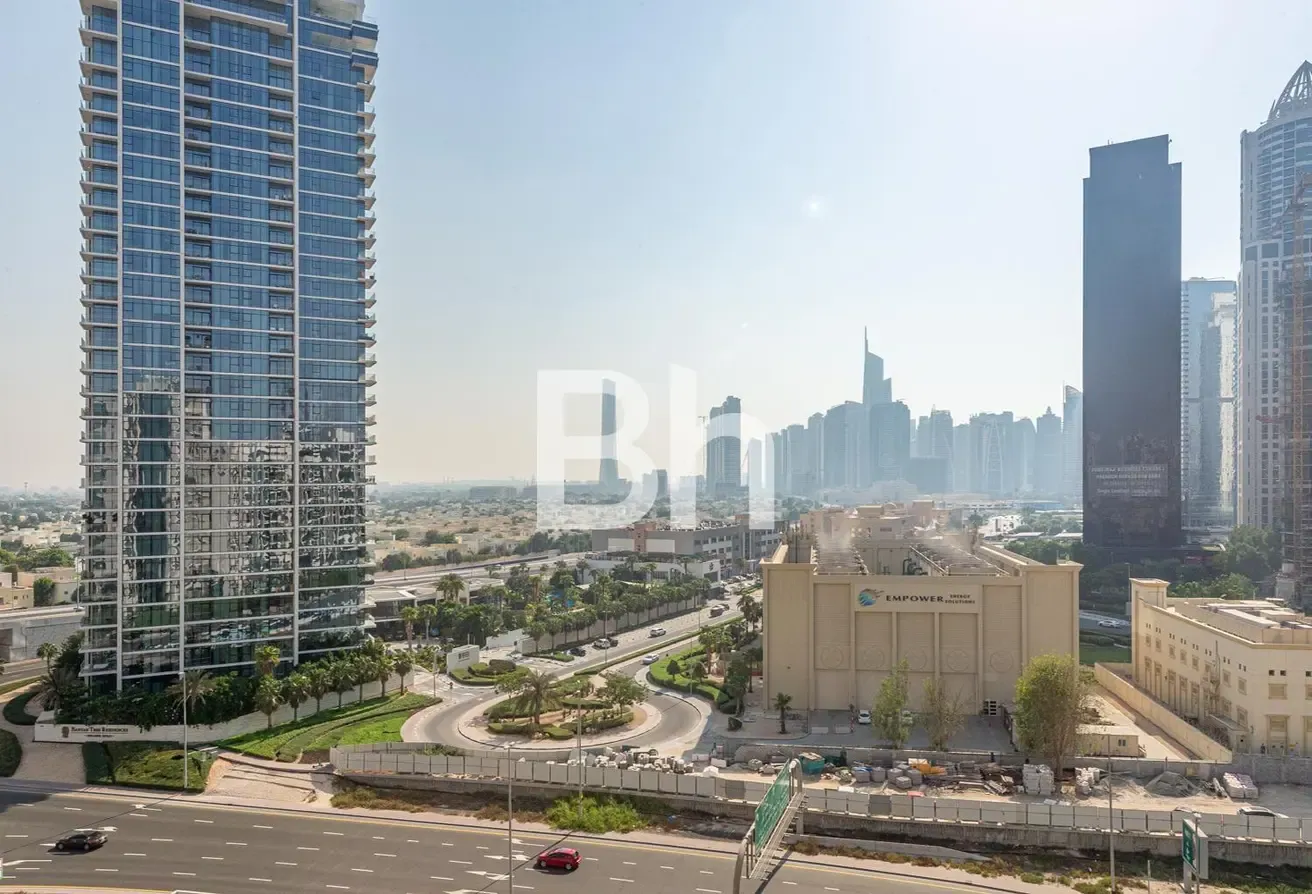 Additional parking space |Marina Skyline view |VOT