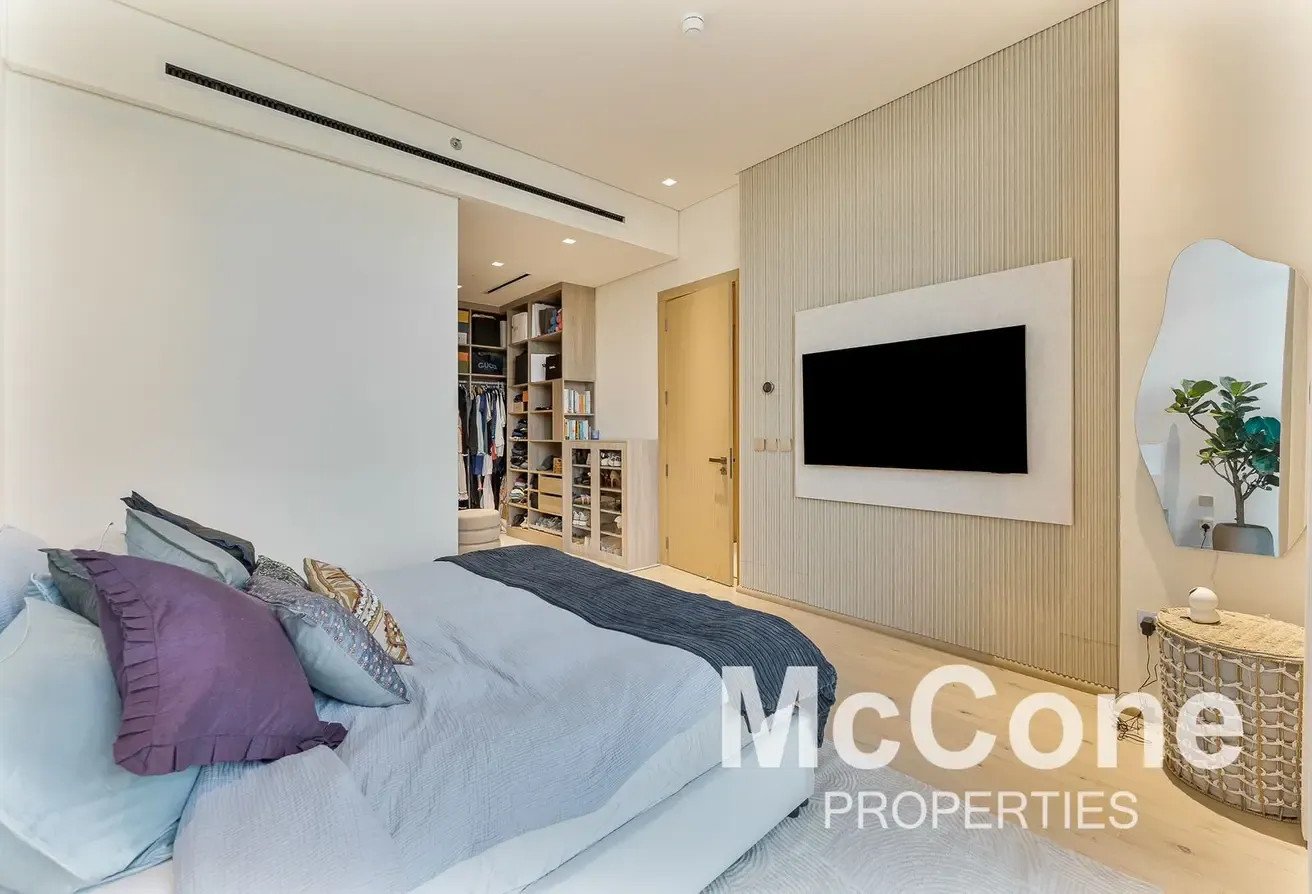 Vacant on Transfer | Spacious | Luxurious