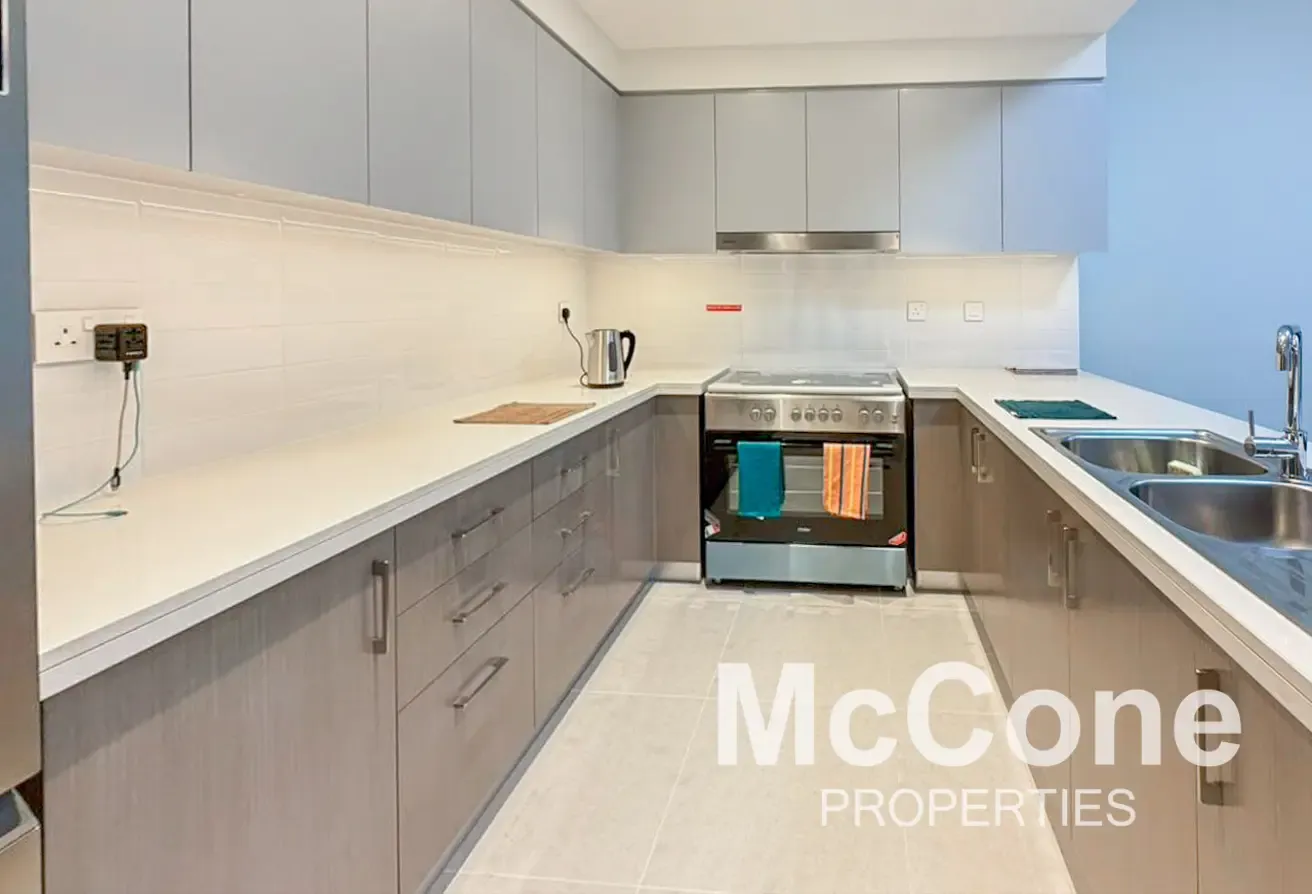Mid Floor | Vacant | Exclusive
