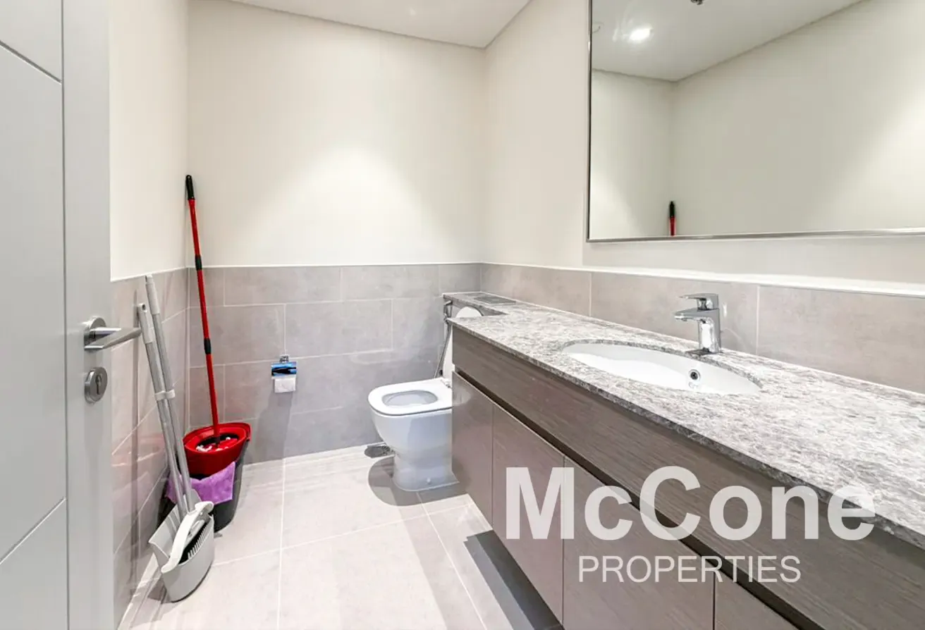 Mid Floor | Vacant | Exclusive