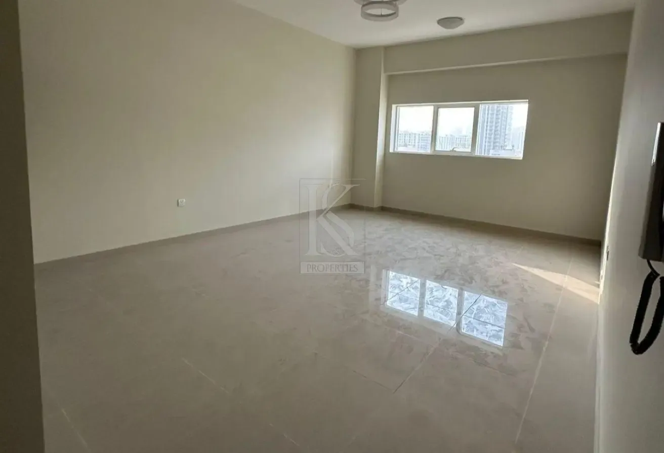 Open Road View | Vacant Premium Residence | Empty