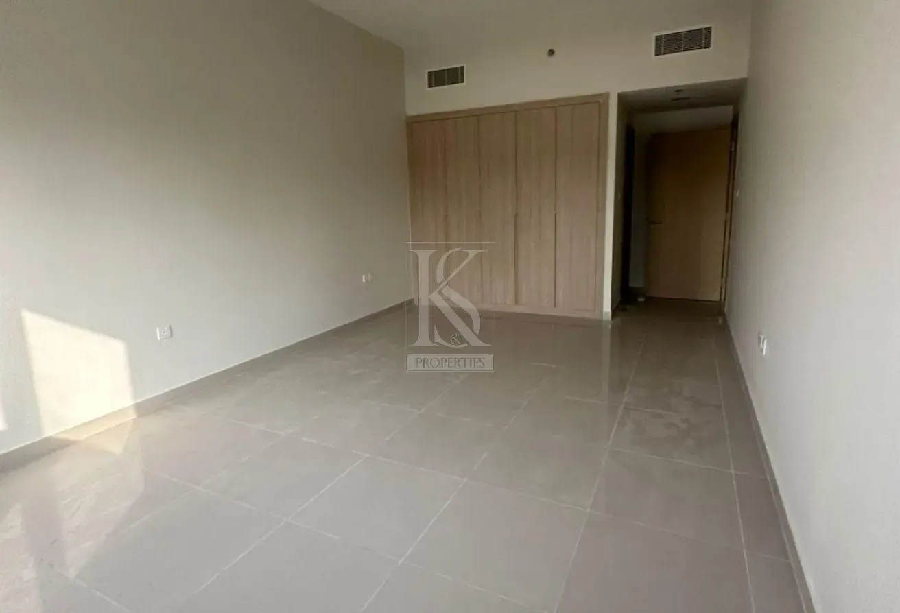 Open Road View | Vacant Premium Residence | Empty