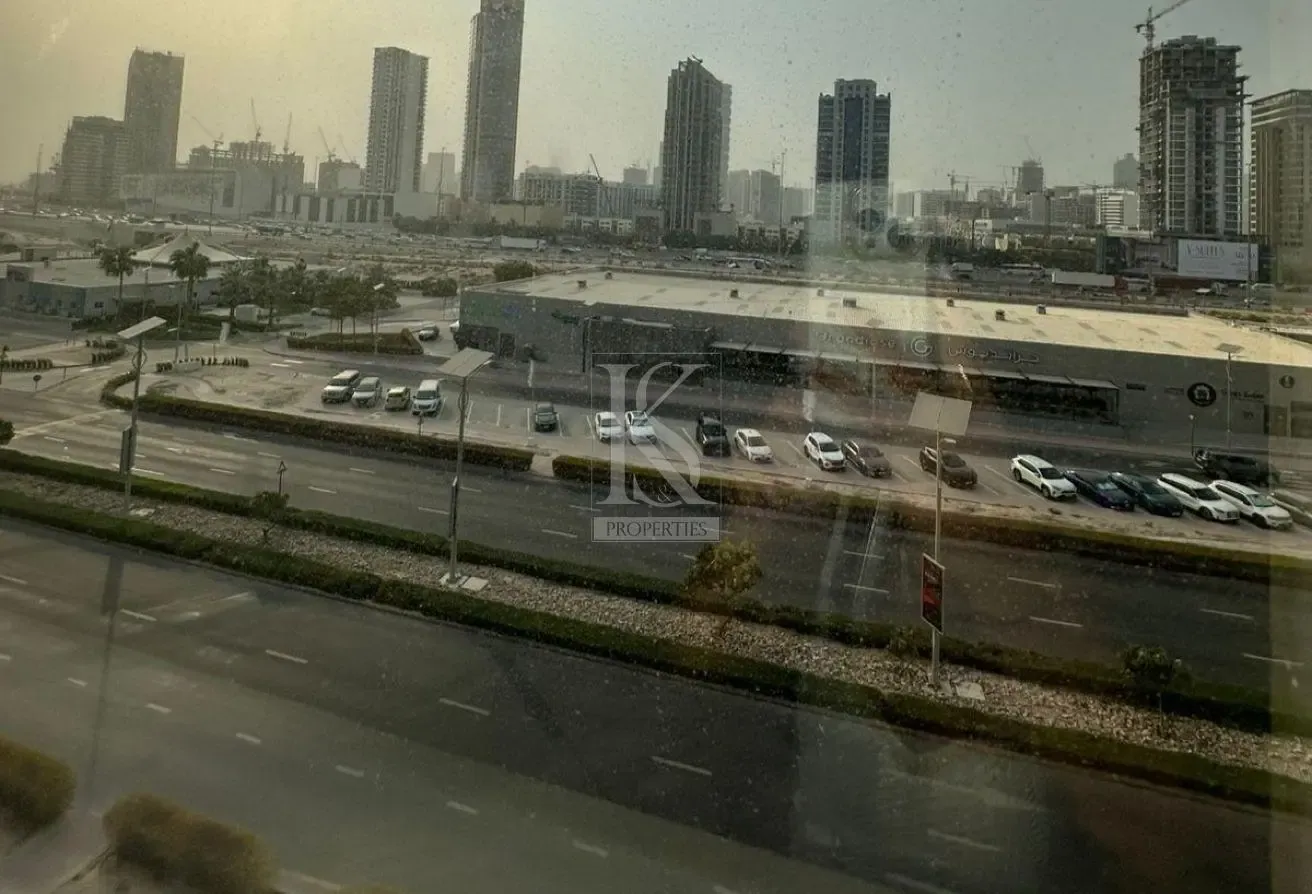 Open Road View | Vacant Premium Residence | Empty