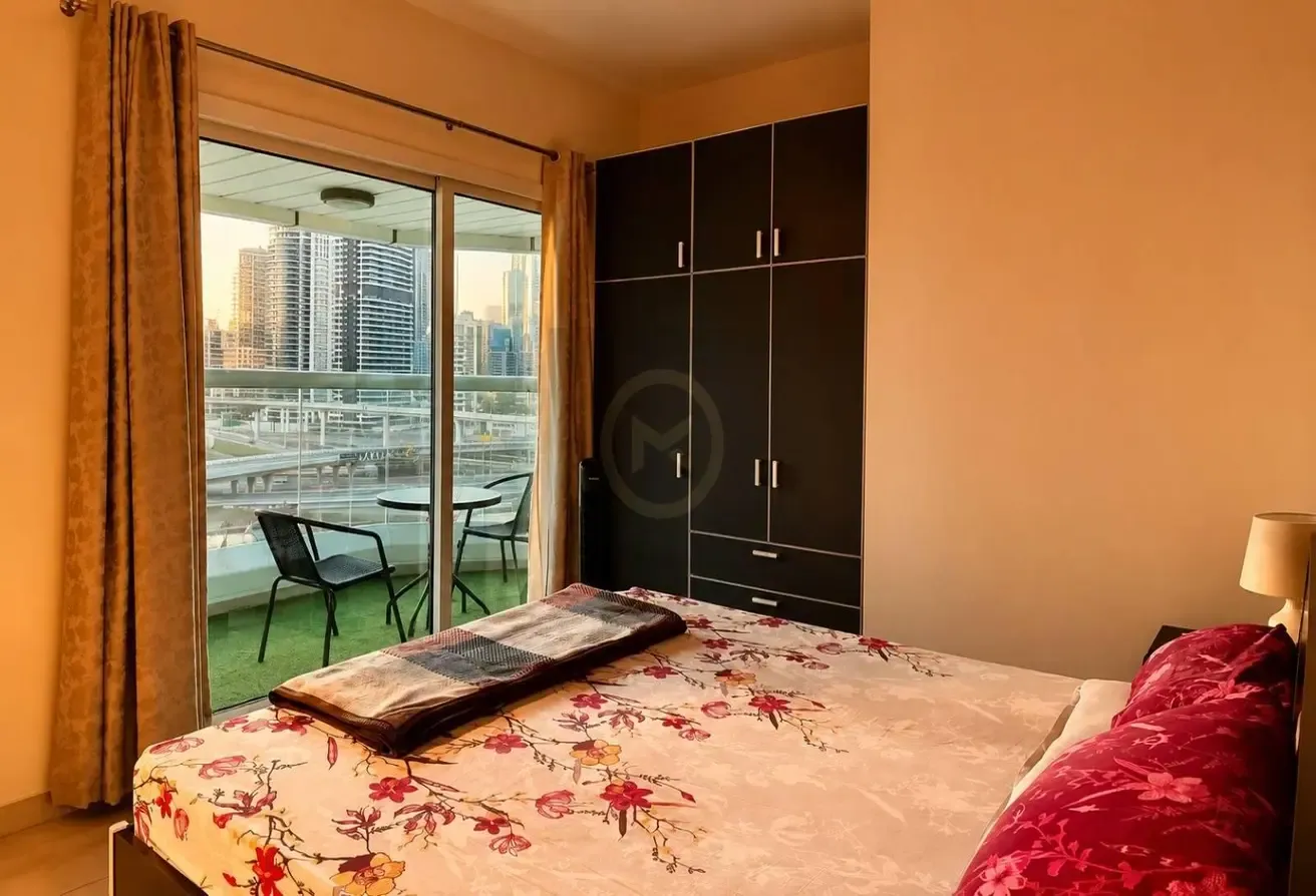 Vacant | One bed plus study | Sea View