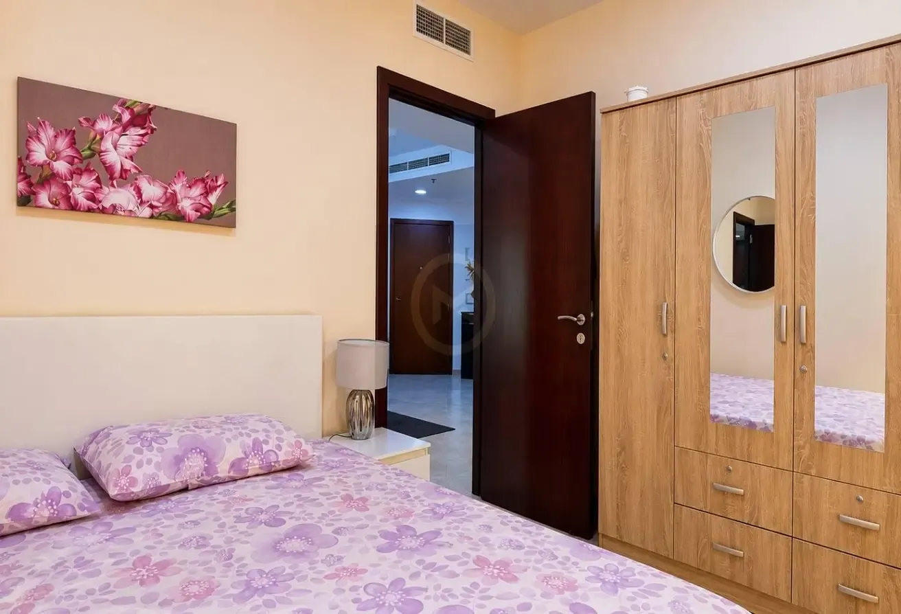 Vacant | One bed plus study | Sea View