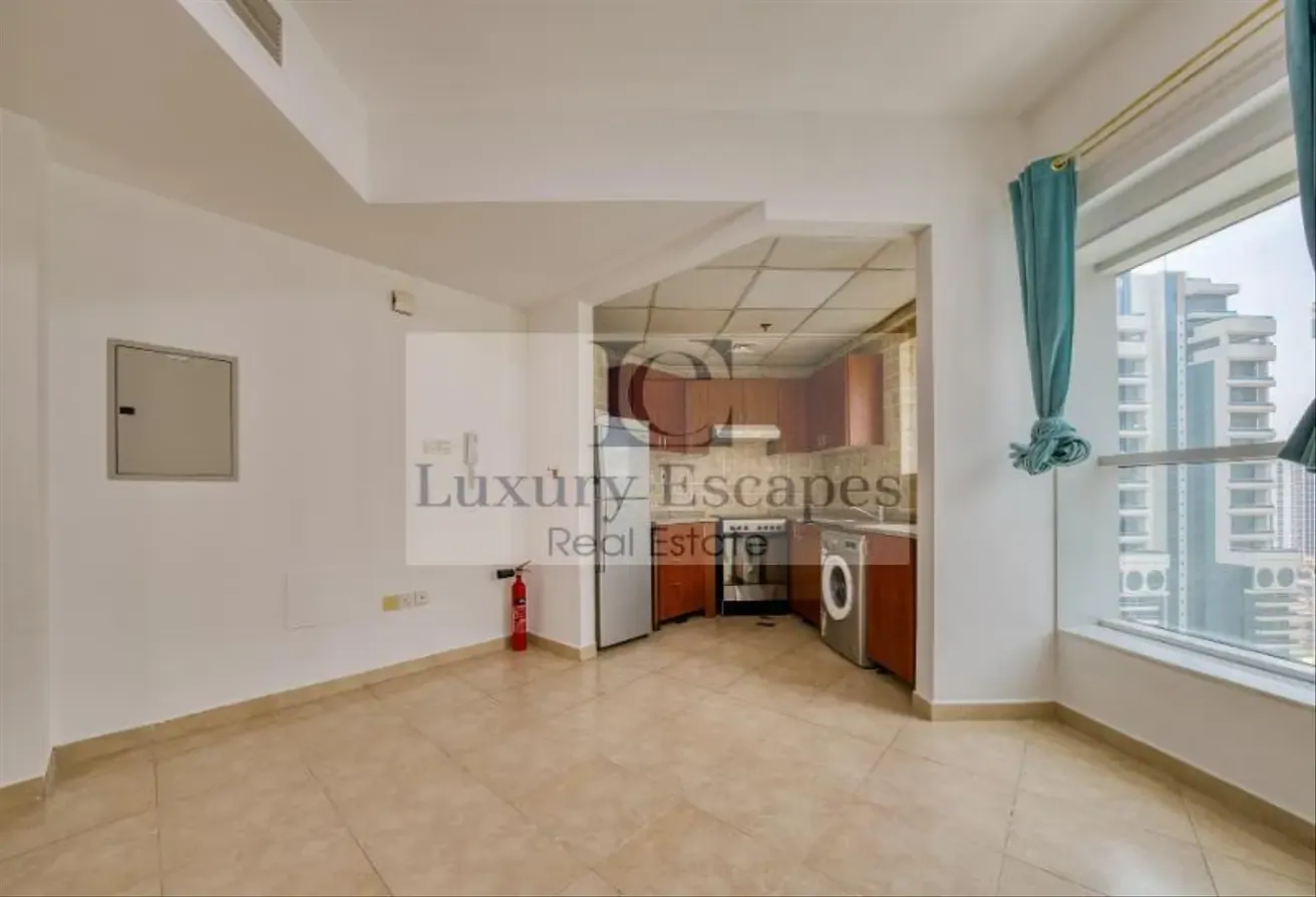 Ready to Move in | High Floor | Lake Views