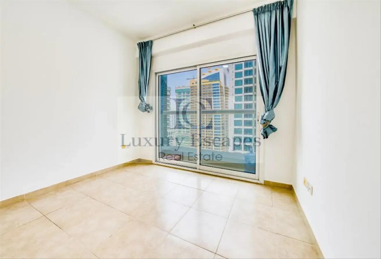 Ready to Move in | High Floor | Lake Views