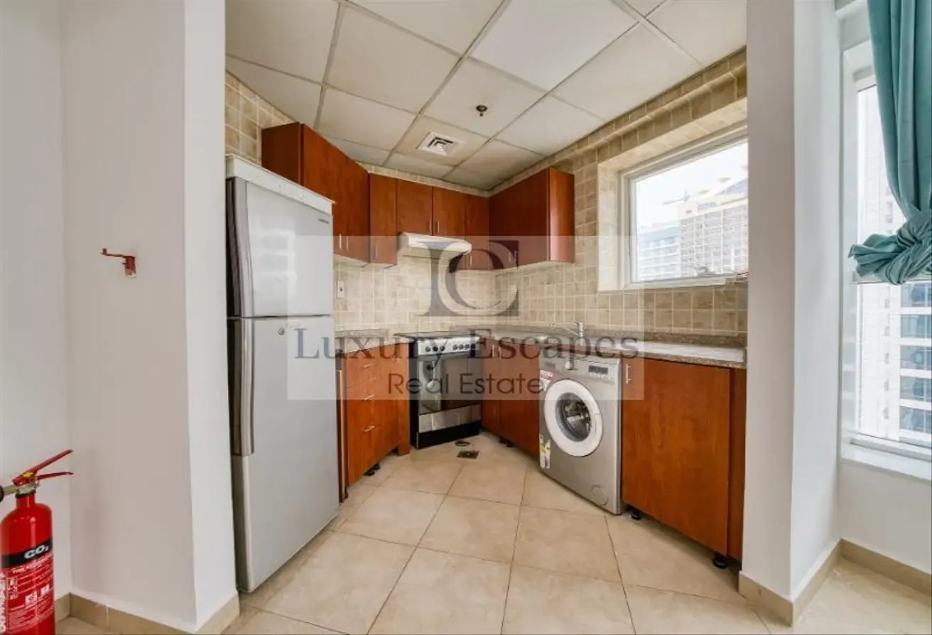 Ready to Move in | High Floor | Lake Views