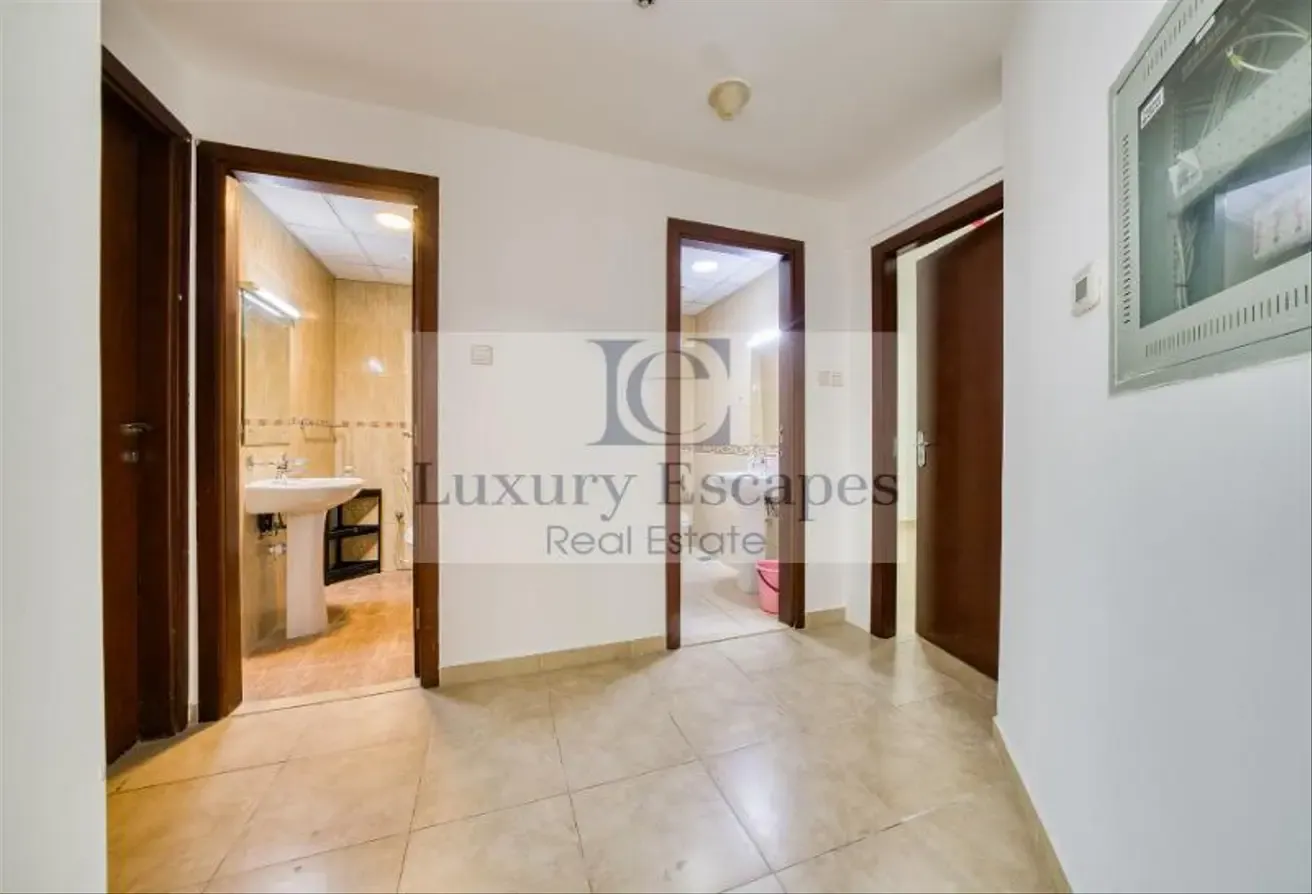 Ready to Move in | High Floor | Lake Views