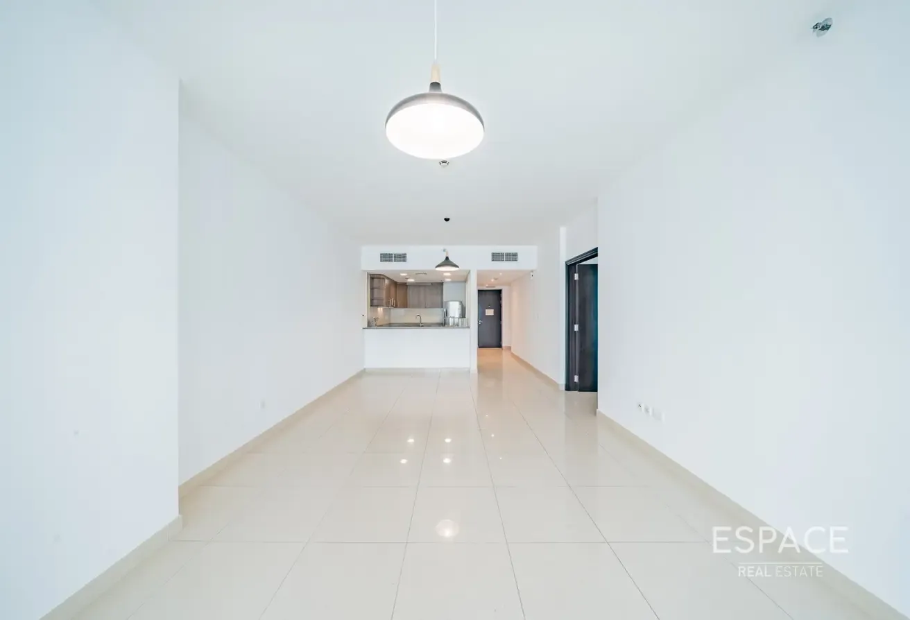 Bright Unit | Best Layout | Vacant Soon